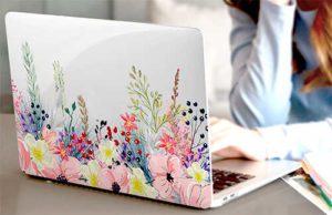купить подарок прозрачный чехол ноутбука с розовыми цветами подруге
