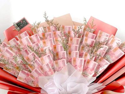 Идеи как подарить деньги красиво и оригинально: букет из денежных купюр